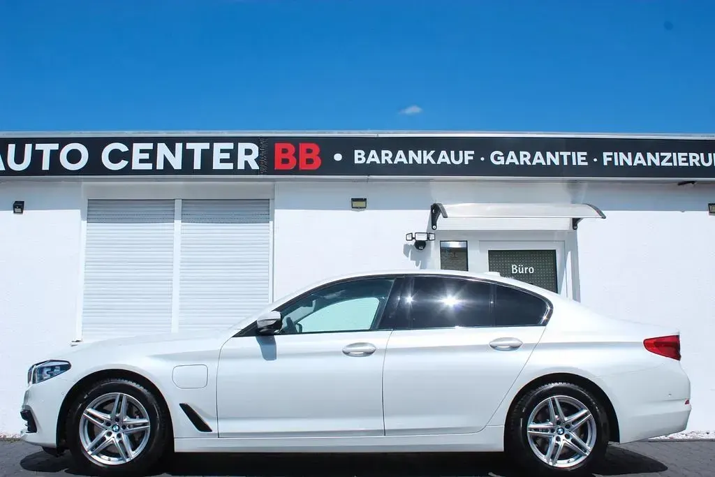 Gebraucht BMW 530e Sport Line 184 PS (135 kW) 2020 Weiß Limousine