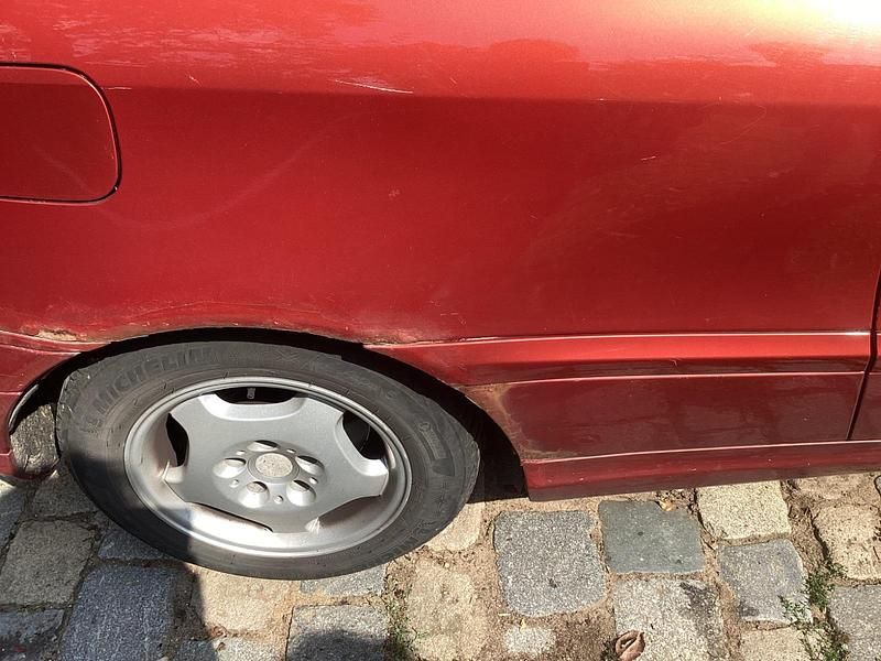 Orange Gebraucht 2002 Mercedes 200 Coupé | 600 € - Bild 1/4