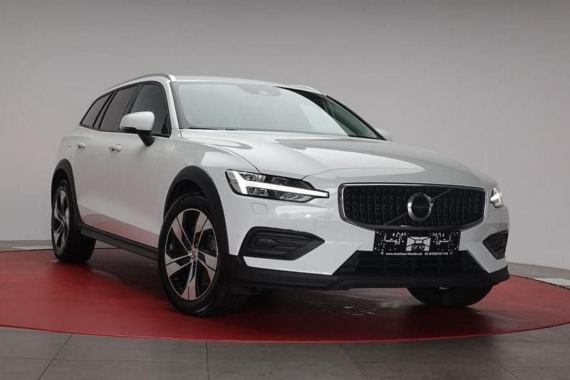 Ice white Gebraucht 2020 Volvo V60 CC Kombi | 25.490 € (Guter Preis) - Bild 1/4