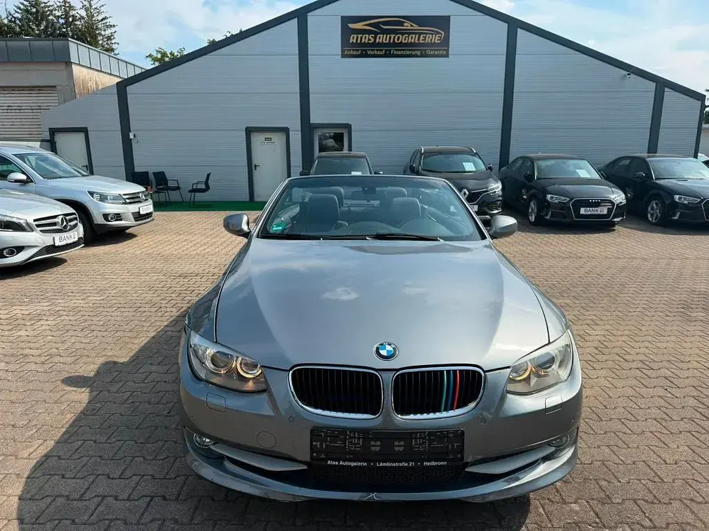Gebraucht BMW 318 Cabriolet Sport Line 143 PS (105 kW) 2010 Grau Cabrio