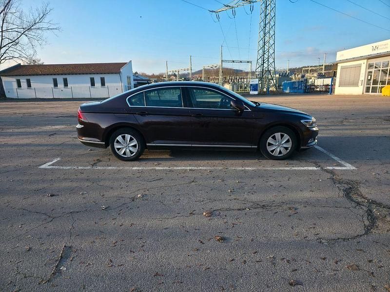 Gebraucht VW Passat Highline 190 PS (139 kW) 2016 Rot Limousine