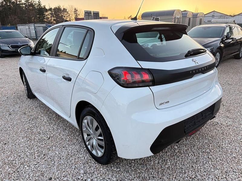 Gebraucht Peugeot 208 Active 102 PS (75 kW) 2021 Weiß Kleinwagen