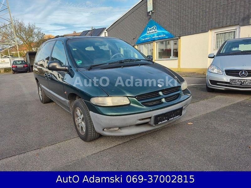 Grün Gebraucht 1997 Chrysler Voyager Van / Kleinbus | 3.890 € - Bild 1/4
