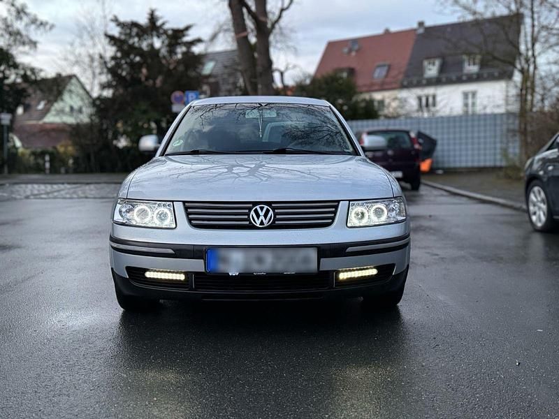 Usata VW Passat 116 CV (85 kW) 2000 Argento Berlina