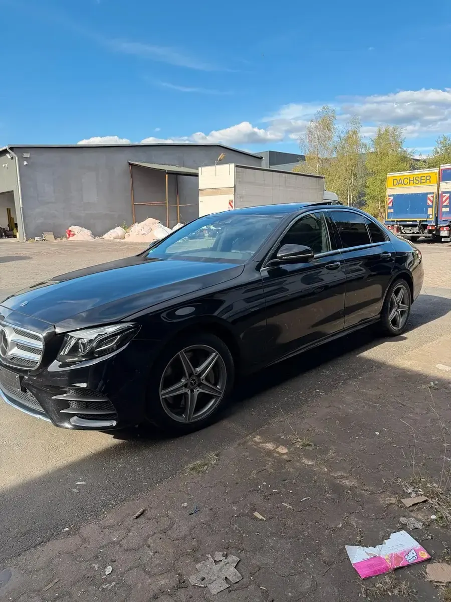 Gebraucht Mercedes E300 306 PS (225 kW) 2019 Schwarz Limousine