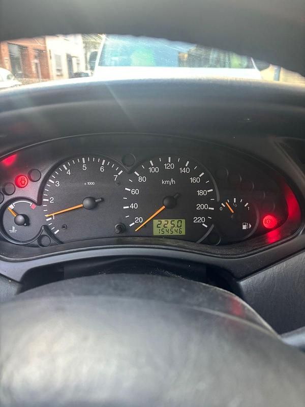 Second-hand Ford Focus 116 CP (85 kW) 2001 Albastru Berlinǎ