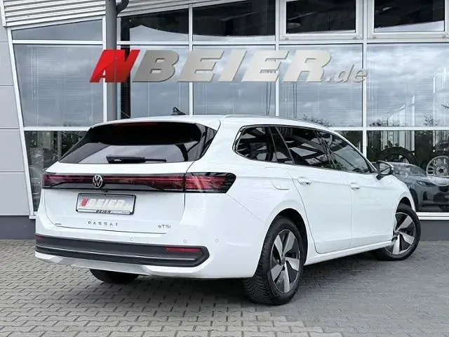 Gebraucht VW Passat Business 150 PS (110 kW) 2025 Weiß Kombi