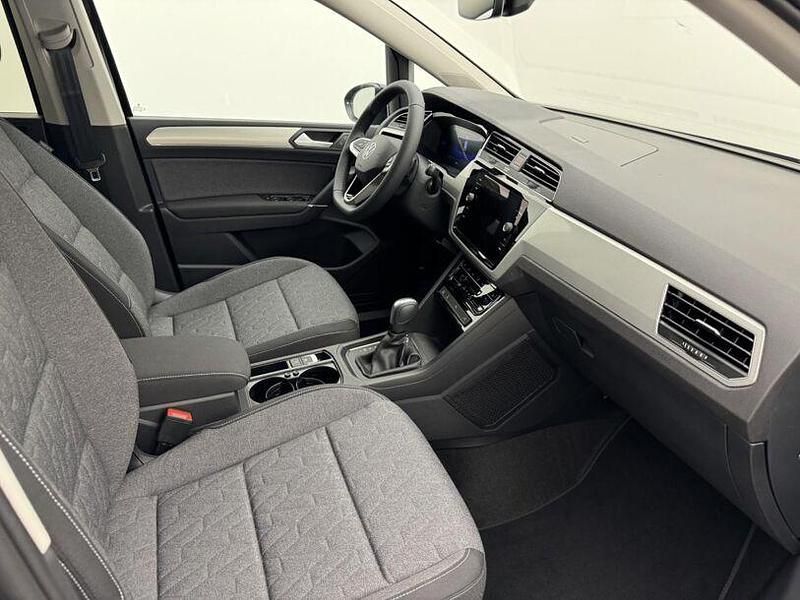 Gebraucht VW Touran Move 150 PS (110 kW) 2025 Schwarz Van / Kleinbus