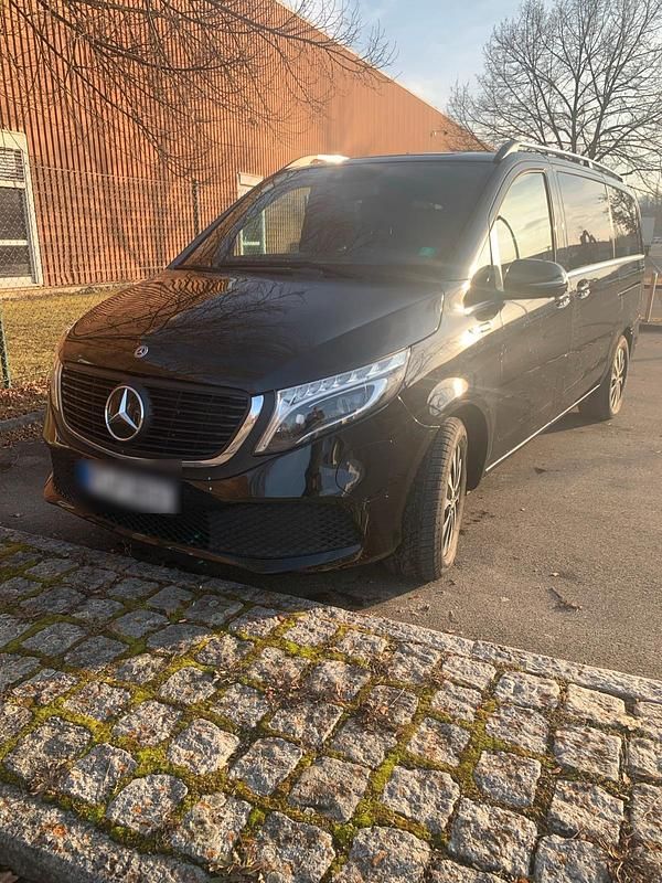 Schwarz Gebraucht 2020 Mercedes EQV300 Avantgarde Van / Kleinbus | 39.500 € (Etwas zu teuer) - Bild 1/4