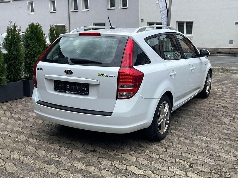 Gebraucht Kia Ceed 90 PS (66 kW) 2011 Weiß Kleinwagen