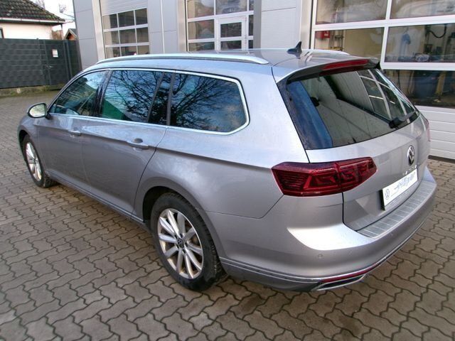 Gebraucht VW Passat Elegance+ 150 PS (110 kW) 2023 Pyritsilber Kombi
