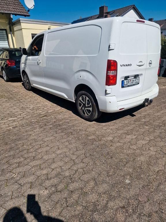 Gebraucht Opel Vivaro 122 PS (89 kW) 2020 Weiß Van / Kleinbus