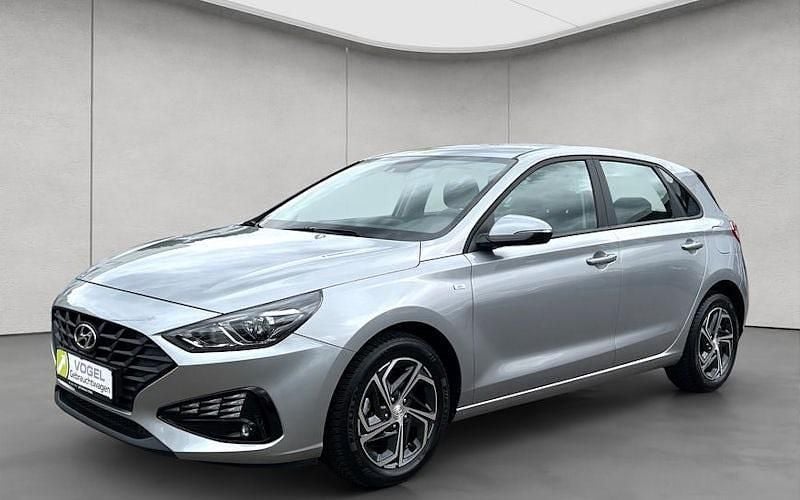 Silber Gebraucht 2023 Hyundai i30 GO! Limousine | 17.490 € (Fairer Preis) - Bild 1/4