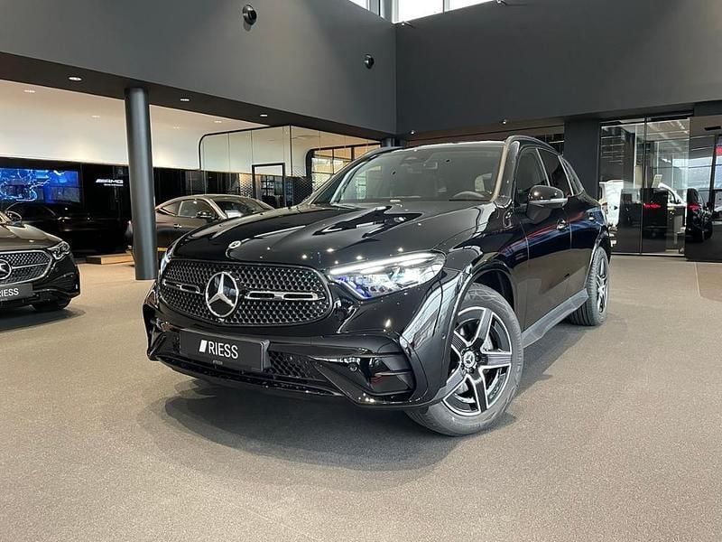 Gebraucht Mercedes GLC200 AMG 204 PS (150 kW) 2026 Unilack schwarz uni SUV