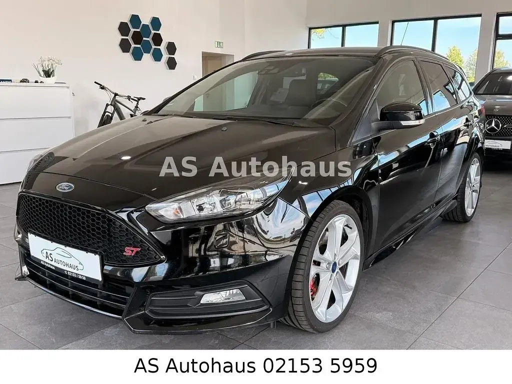 Używany Ford Focus ST 185 KM (136 kW) 2017 Czarny Sedan/Limuzyna