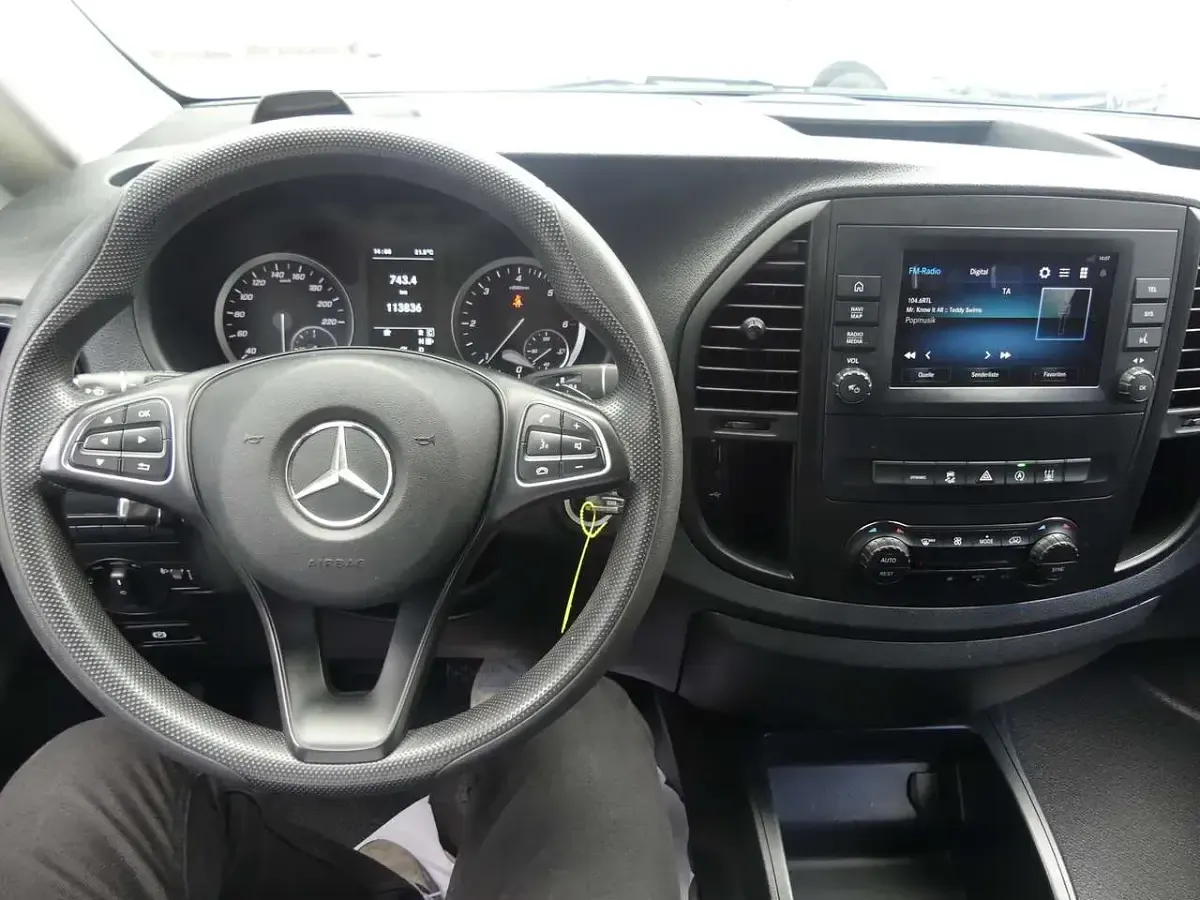 Gebraucht Mercedes Vito 163 PS (119 kW) 2023 Silber Van