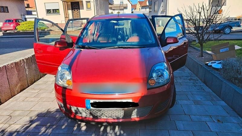 Gebraucht Ford Fiesta 80 PS (58 kW) 2008 Rot Kleinwagen