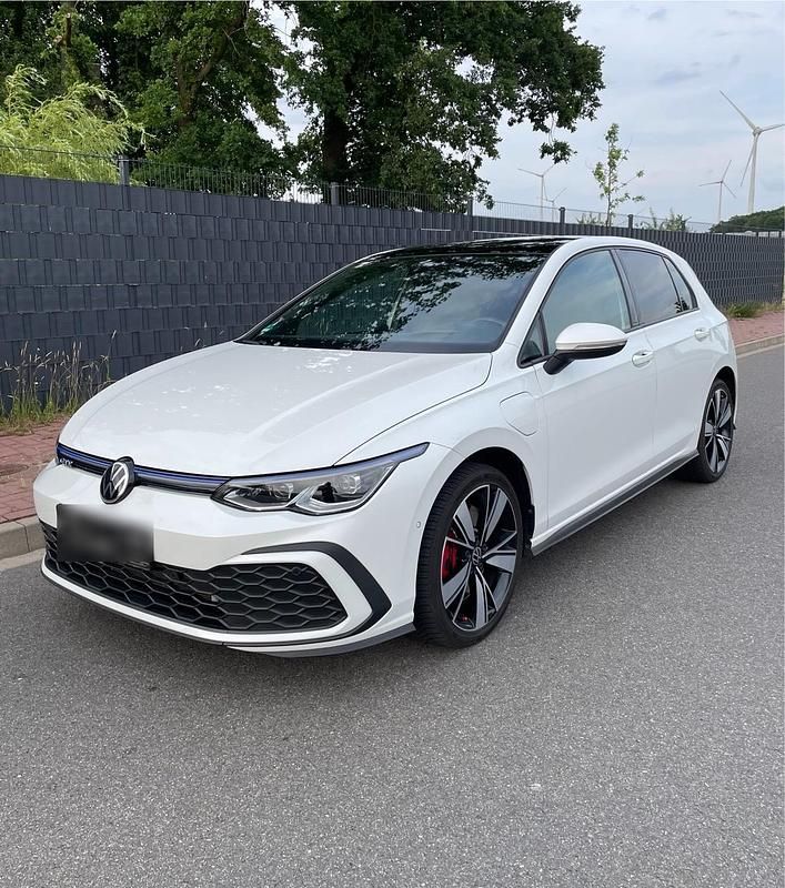 Weiß Gebraucht 2021 VW Golf VIII GTE Limousine | 24.000 € (Etwas zu teuer) - Bild 1/4