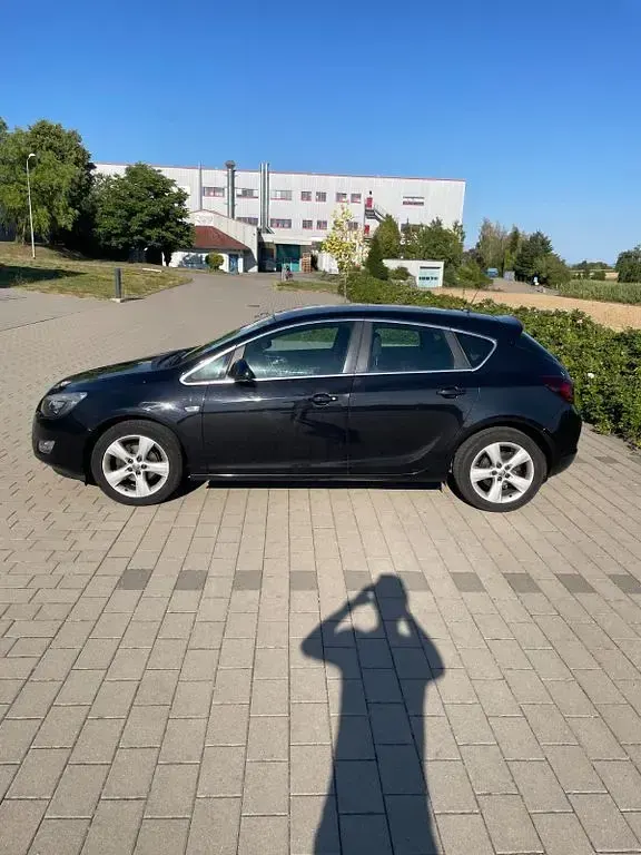 Gebraucht Opel Astra Edition 140 PS (102 kW) 2010 Schwarz Limousine