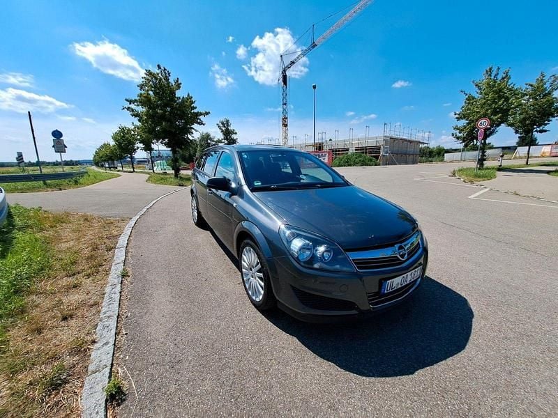 Grau Gebraucht 2010 Opel Astra Innovation Kombi | 1.850 € (Superpreis) - Bild 1/4