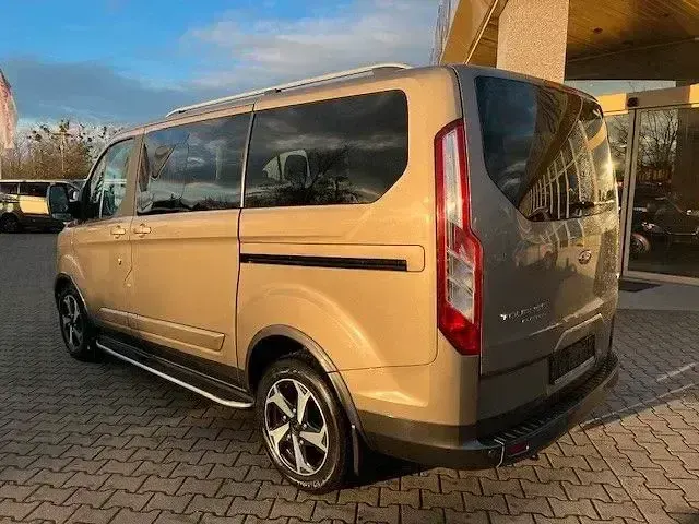 Usado Ford Tourneo Custom Active 185 HP (136 kW) 2022 Dourado Van