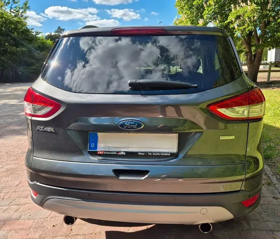 Usado Ford Kuga Titanium 182 HP (133 kW) 2016 Cinzento SUV