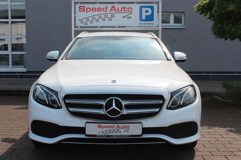 Gebraucht Mercedes E200 Avantgarde 150 PS (110 kW) 2017 Weiß Limousine