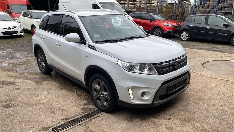 Gebraucht Suzuki Vitara Comfort 120 PS (88 kW) 2018 Weiß SUV
