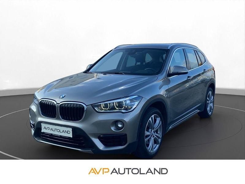 Platinsilber metallic Gebraucht 2019 BMW X1 Sport Line SUV | 22.990 € (Fairer Preis) - Bild 1/4