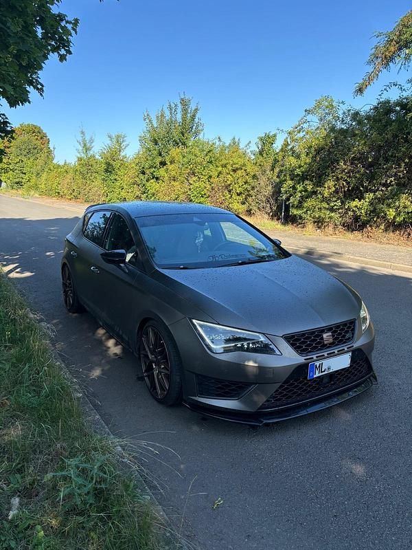 Andere farben Gebraucht 2016 Cupra Leon Limousine | 25.000 € (Teuer) - Bild 1/4