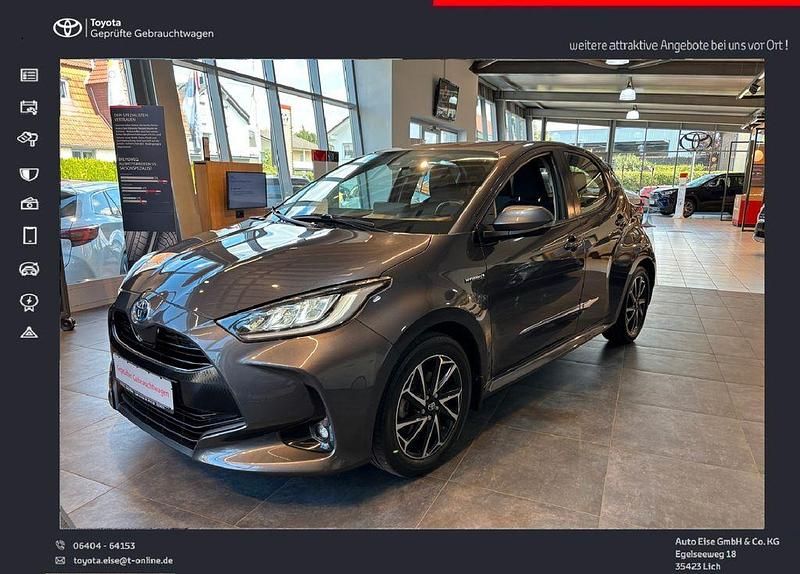 Grau Gebraucht 2021 Toyota Yaris Hybrid Team Limousine | 16.990 € (Fairer Preis) - Bild 1/4