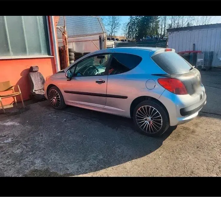 Gebraucht Peugeot 207 75 PS (55 kW) 2007 Silber Kleinwagen
