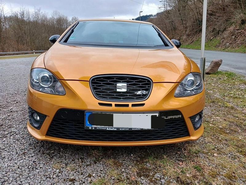 Gelb Gebraucht 2010 Cupra Leon Limousine | 9.199 € (Teuer) - Bild 1/4