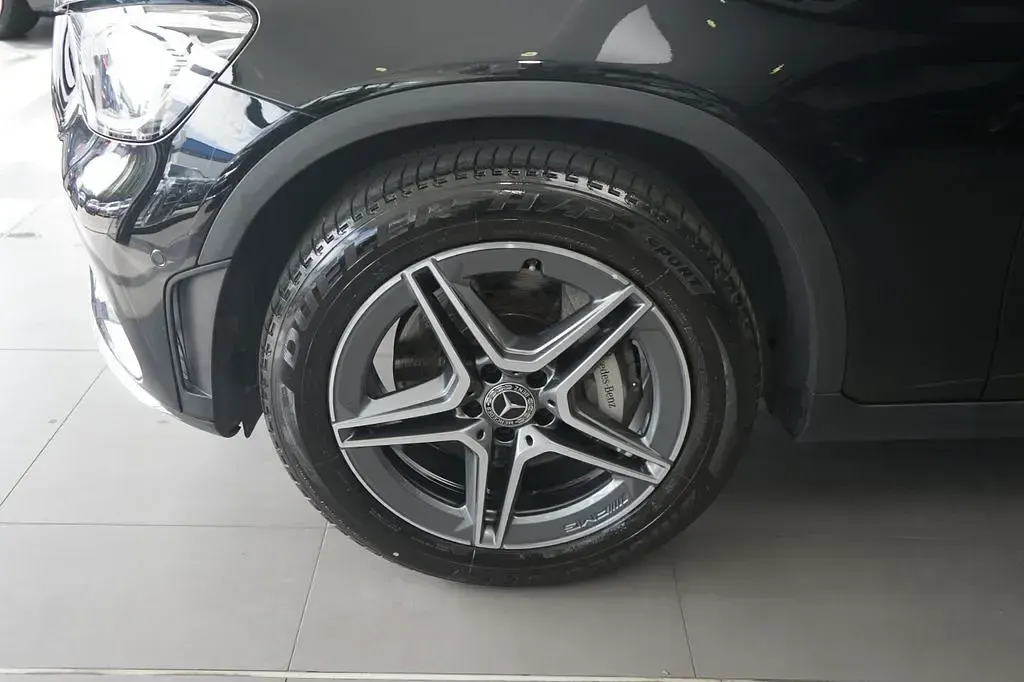 Gebraucht Mercedes GLC300 AMG line Plus 245 PS (180 kW) 2022 Schwarz SUV