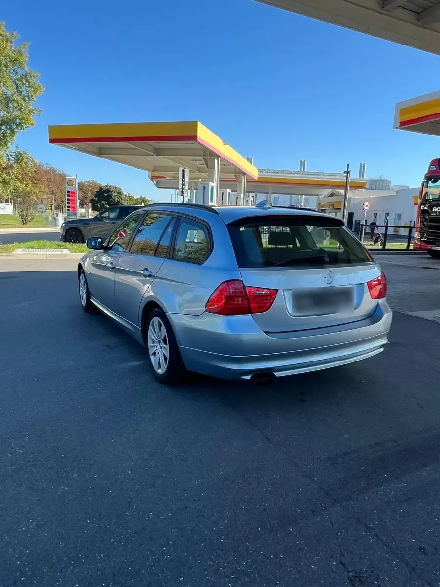 Gebraucht BMW 318 140 PS (102 kW) 2011 Silber Kombi