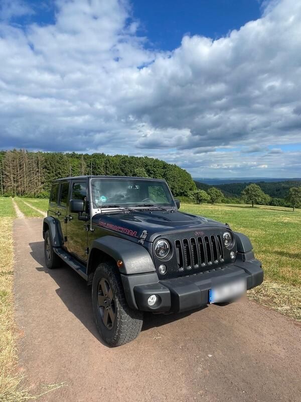 Grau Gebraucht 2018 Jeep Wrangler Unlimited Rubicon SUV | 29.900 € - Bild 1/4