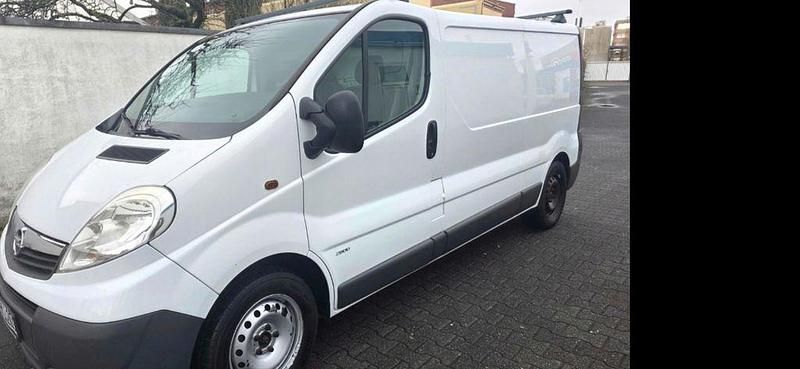 Gebraucht Opel Vivaro 114 PS (83 kW) 2011 Weiß Van / Kleinbus