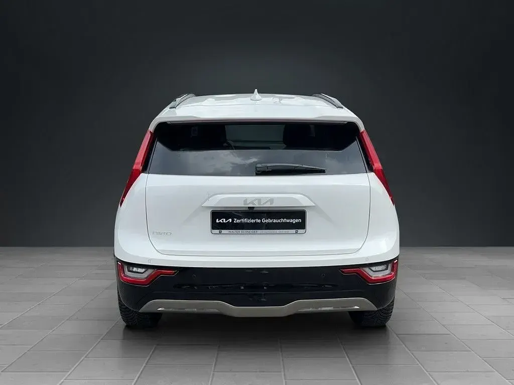Gebraucht Kia e-Niro Inspiration 150 kW (204 PS) 2024 Snow white pearl (metallic) SUV