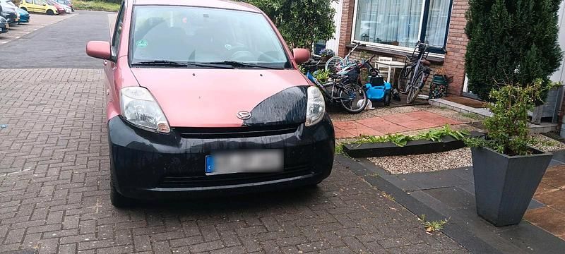 Rot Gebraucht 2005 Daihatsu Sirion Kleinwagen | 500 € (Superpreis) - Bild 1/4