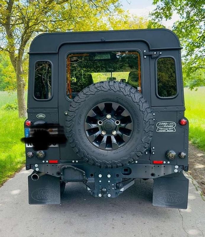 Schwarz Gebraucht 2016 Land Rover Defender SUV | 69.000 € (Teuer) - Bild 1/4