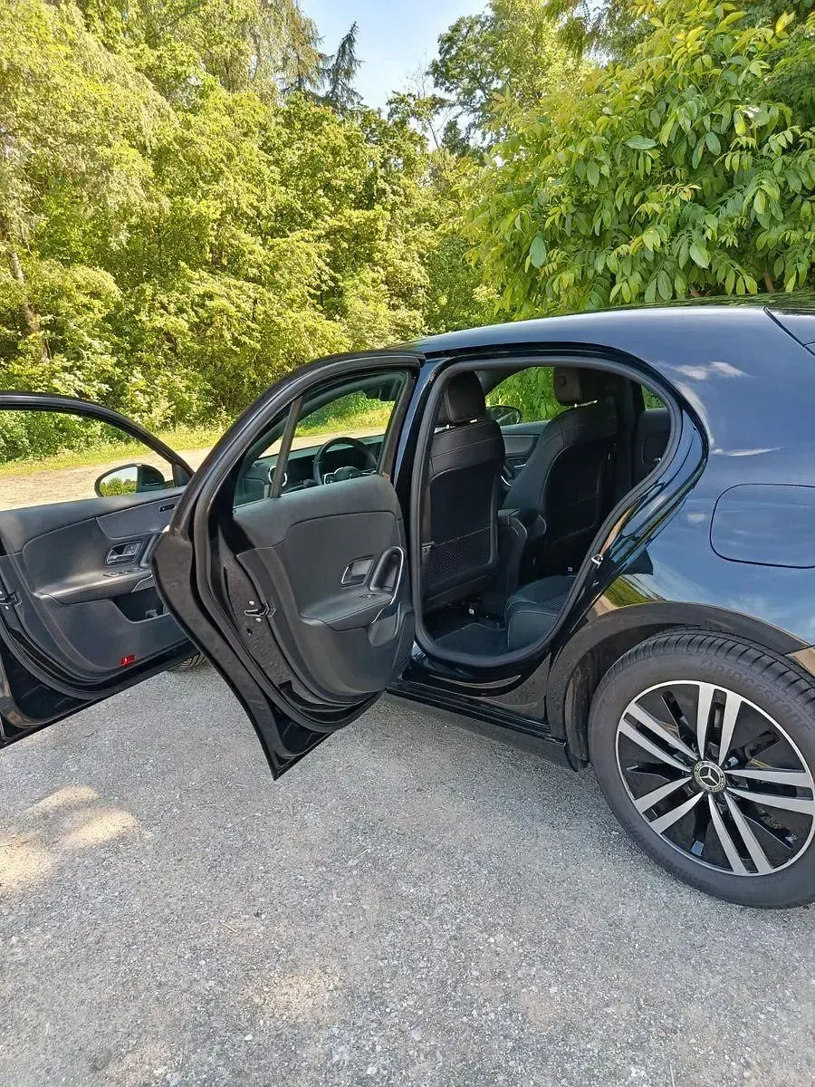 Gebraucht Mercedes A180 136 PS (100 kW) 2021 Schwarz Limousine