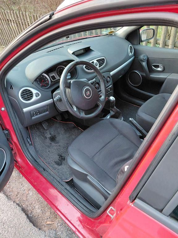 Gebraucht Renault Clio II 101 PS (74 kW) 2008 Rot Limousine