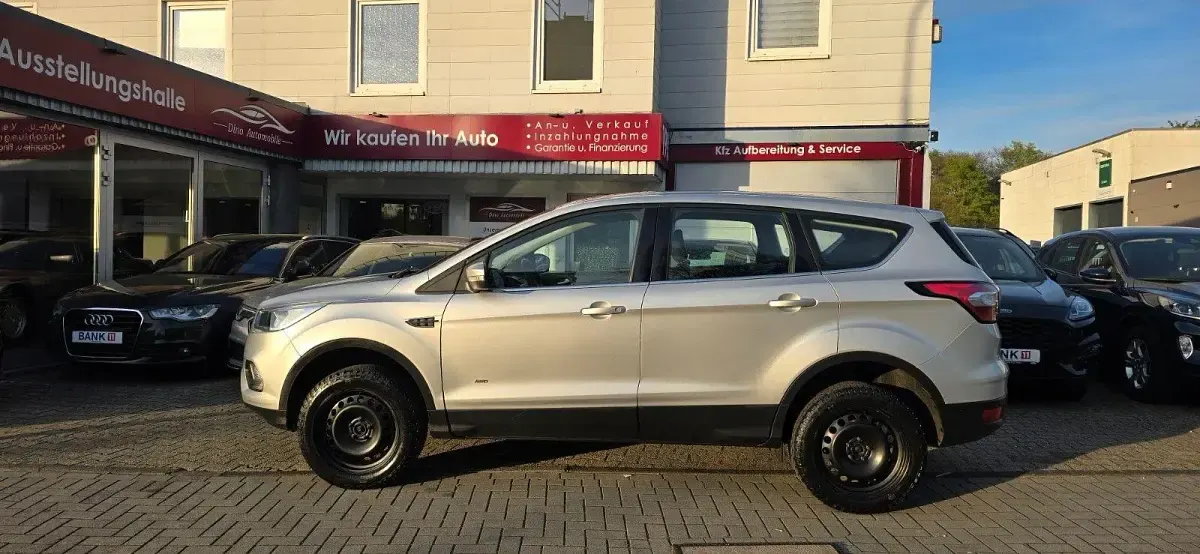 Używany Ford Kuga Trend 150 KM (110 kW) 2018 Srebrny SUV