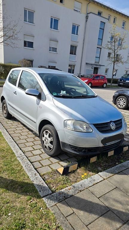 Gebraucht VW Fox 54 PS (39 kW) 2009 Grau Kleinwagen