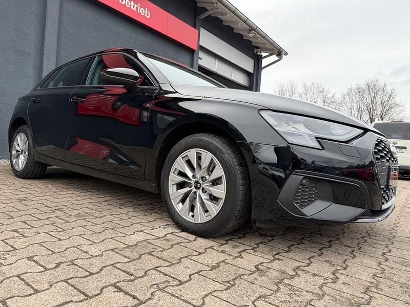 Gebraucht Audi A3 Sportback e-tron Basis 150 PS (110 kW) 2022 Schwarz Kleinwagen