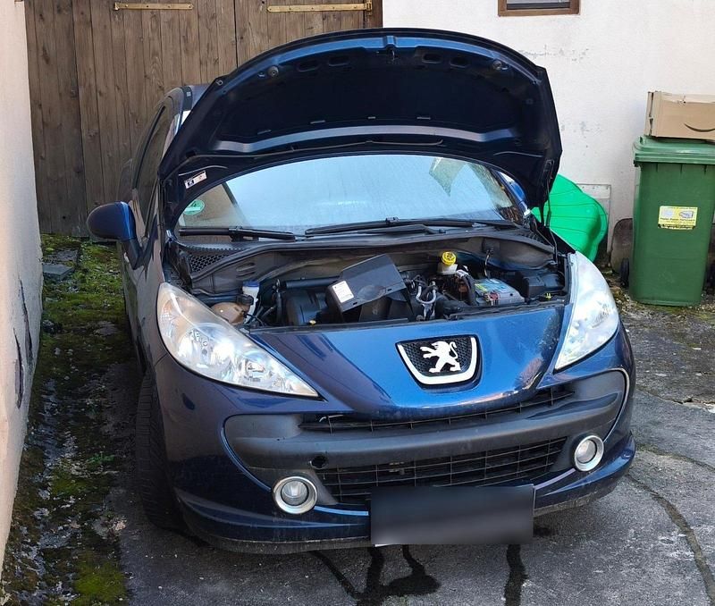 Gebraucht Peugeot 207 95 PS (69 kW) 2008 Blau Kleinwagen