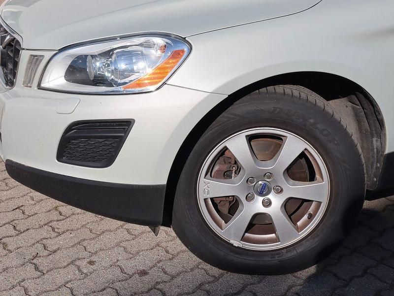 Gebraucht Volvo XC60 Momentum 215 PS (158 kW) 2012 Cosmic white SUV