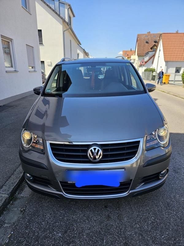 Grau Gebraucht 2009 VW Touran Cross Van / Kleinbus | 4.950 € (Fairer Preis) - Bild 1/4