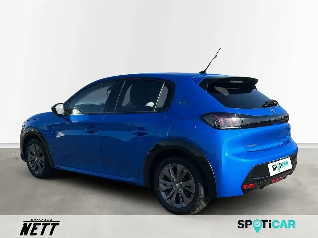 Gebraucht Peugeot e-208 Allure+ 100 kW (136 PS) 2023 Blau Kleinwagen