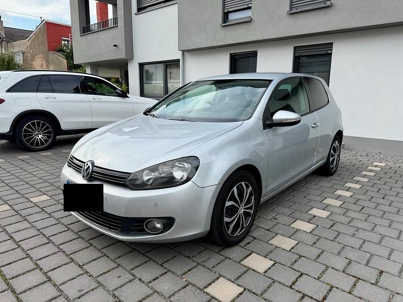 Silber Gebraucht 2009 VW Golf VI Comfortline Kleinwagen | 2.600 € (Superpreis) - Bild 1/4